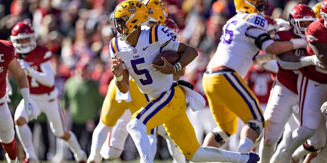 Jayden Daniels (5) of the LSU Tigers runs the ball in the first half against the Arkansas Razorbacks at Donald W. Reynolds Razorback Stadium Nov. 12, 2022, in Fayetteville, Ark.