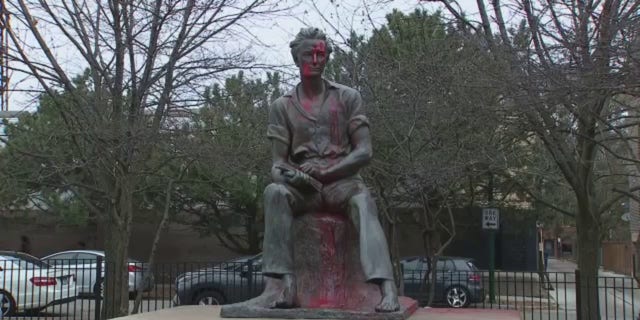 Abraham Lincoln statue defaced in Chicago's Edgewater neighborhood