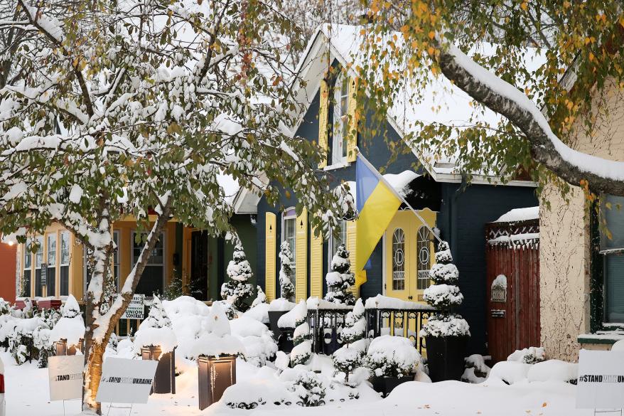 A picture of houses during an extreme snowstorm.