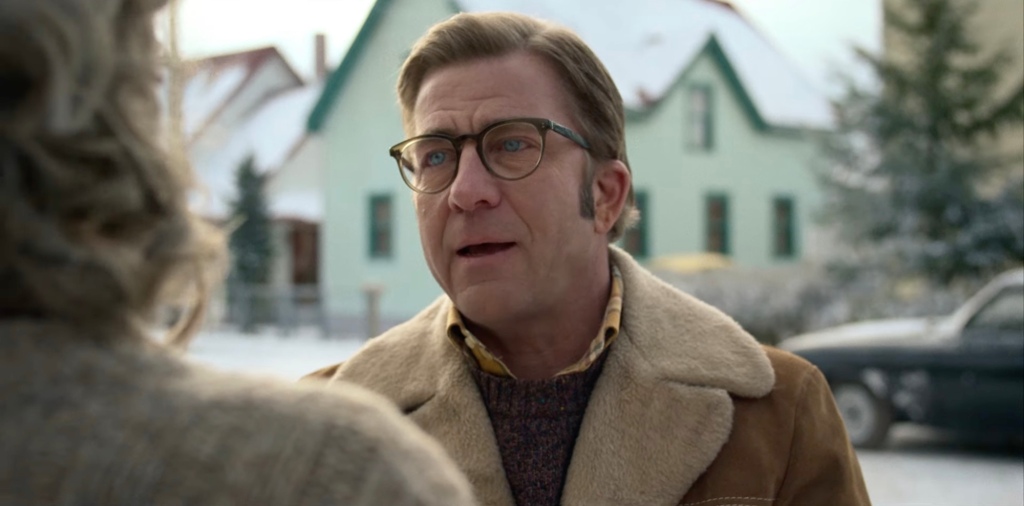 Peter Billingsley reprises his iconic role of Ralphie Parker with Ian Petrella, Zack Ward and R.D. Robb returning as Scut Farkus, Flick and Schwartz respectively. 