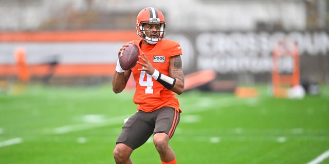 Cleveland Browns quarterback Deshaun Watson looks to throw a pass during practice at the team's training facility, Nov. 16, 2022, in Berea, Ohio.