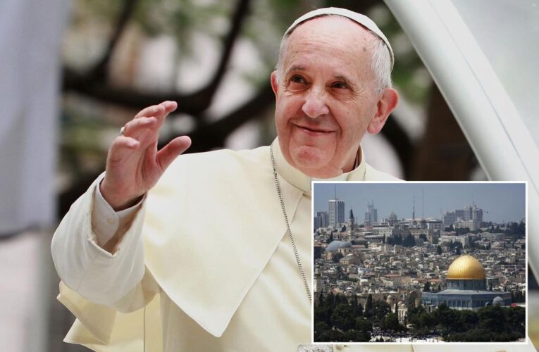 Pope urges Israelis, Palestinians, to seek dialogue after surge in violence