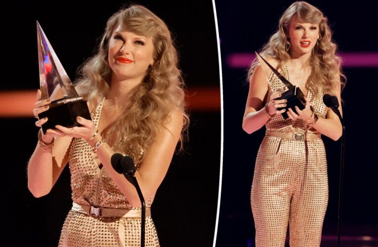 Taylor Swift makes an appearance at AMAs after Ticketmaster fiasco