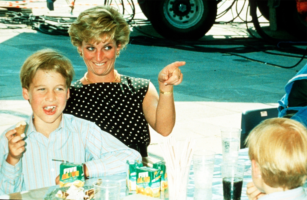 WINDSOR - JUNE 01: Diana, Princess of Wales and Prince William enjoy some refreshments at Windsor Great Park on June 01, 1991in Windsor, England . (Photo by Anwar Hussein/Getty Images)