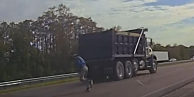 Video shows suspect Zachary Sibert running through traffic away from sheriff's deputies after a traffic stop. 