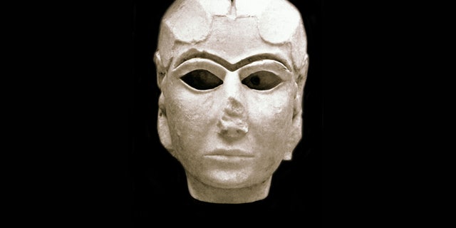 Woman's head from Uruk, Iraq Museum; also known as the "Sumerian Mona Lisa."