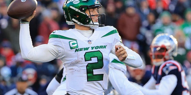 New York Jets QB Zach Wilson throws a pass against the New England Patriots.