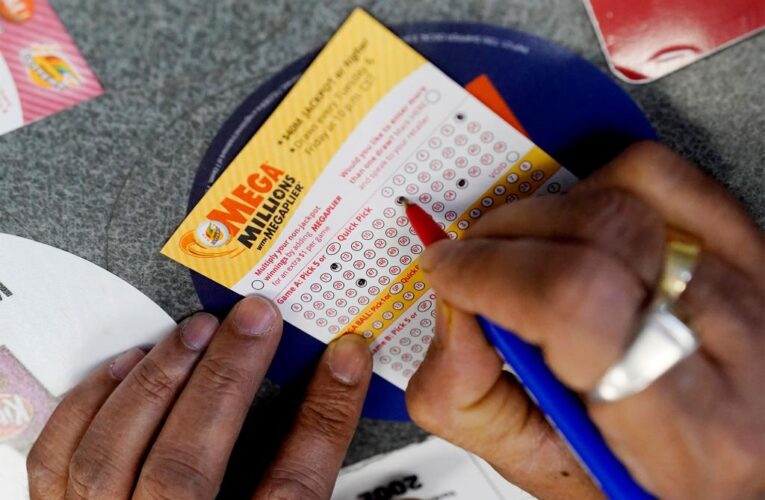 Mega Millions jackpot soars to $640 million