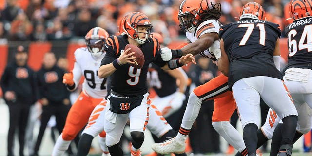 Cincinnati Bengals quarterback Joe Burrow (9) runs during the first half of an NFL football game against the Cleveland Browns, Sunday, Dec. 11, 2022, in Cincinnati. 