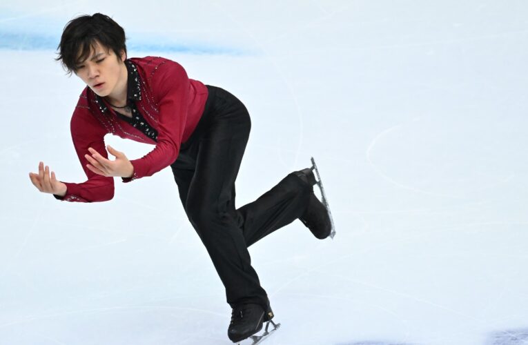 Uno Shoma: Japan world champion takes healthy lead into figure skating Grand Prix Final