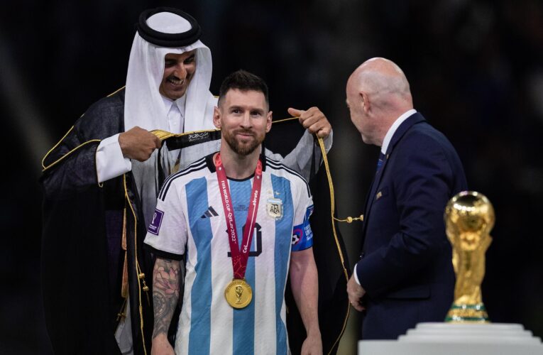 What was Lionel Messi wearing during the World Cup 2022 trophy ceremony in Qatar? What is a bisht? What does robe mean?