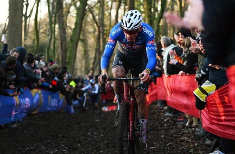 Mathieu van der Poel defeats Wout van Aert and Tom Pidcock to Gavere World Cup Boxing Day win