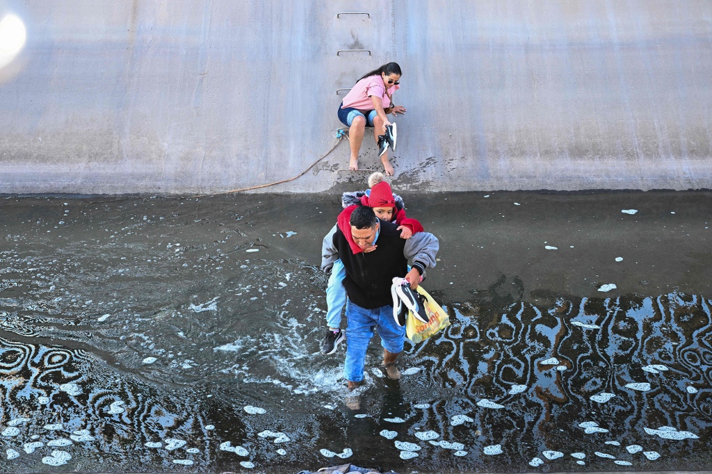 A migrant family attempts to enter the US