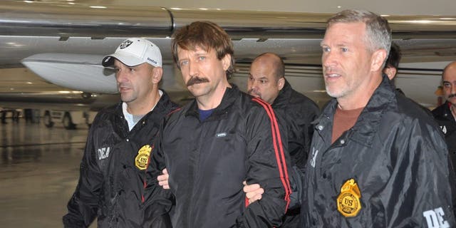 Former Soviet military officer and arms trafficking suspect Viktor Bout, center, deplanes after arriving at Westchester County Airport Nov. 16, 2010 in White Plains, New York. 