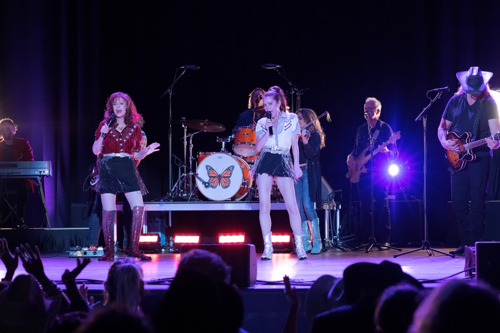 Susan Sarandon, Anna Friel and Trace Adkins singing in "Monarch." 