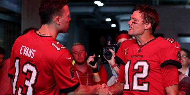 Aaron Judge meets with Tom Brady, #12 of the Tampa Bay Buccaneers.