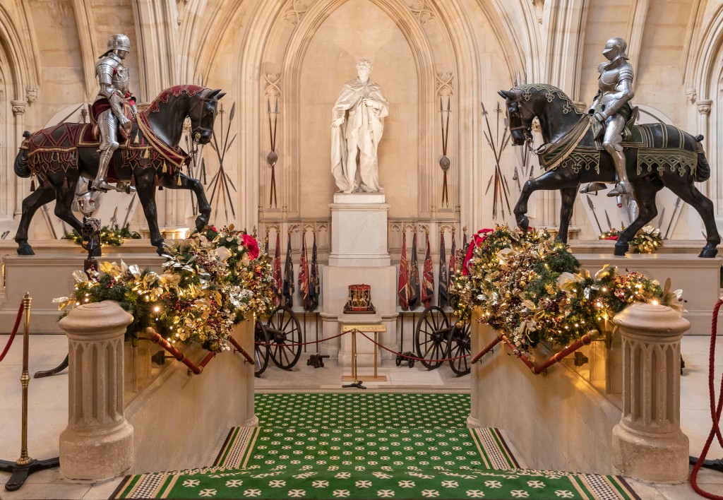 Garlands on the Grand Staircase feature hand-gilded fruits and foliage inspired by the Grinling Gibbons carvings found around the Castle’s State Apartments.