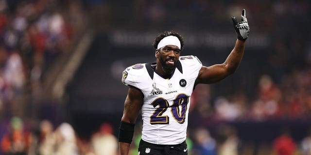 Ed Reed #20 of the Baltimore Ravens gestures on the field in the second half against the San Francisco 49ers during Super Bowl XLVII at the Mercedes-Benz Superdome on February 3, 2013 in New Orleans, Louisiana.  