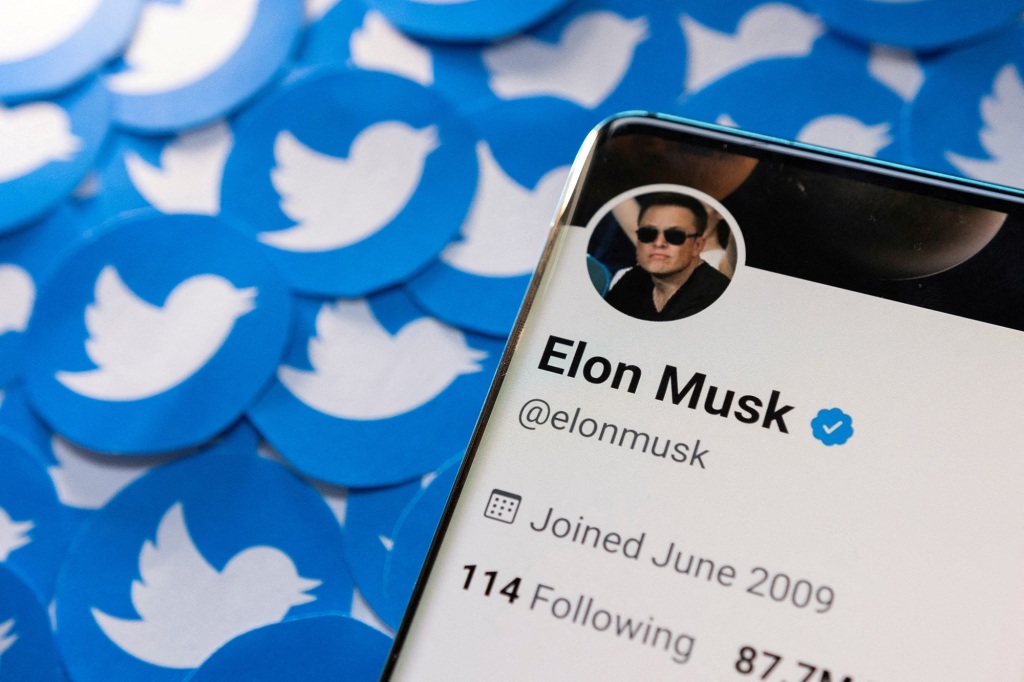 A photo illustration showing Elon Musk's Twitter profile. 
