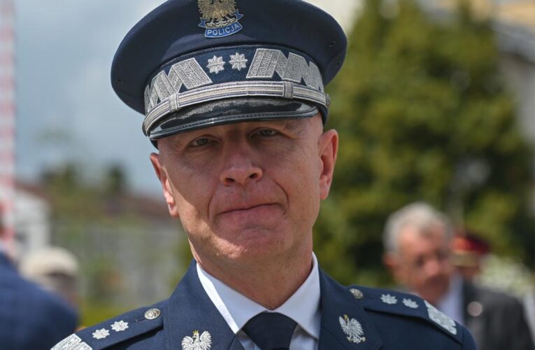 Polish police chief, Jaroslaw Szymczyk injured after gift explosion