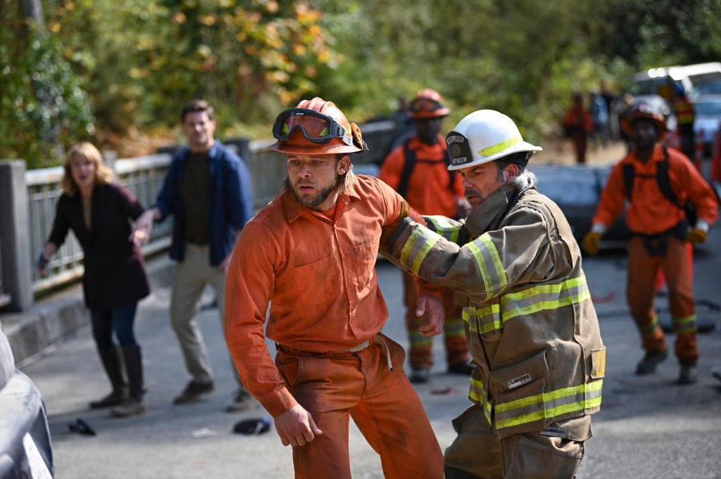 Bode (series star Max Thieriot) and Vince (Billy Burke) spring into action when a car teeters on a guardrail and is in danger of falling into the river below and killing its two occupants.