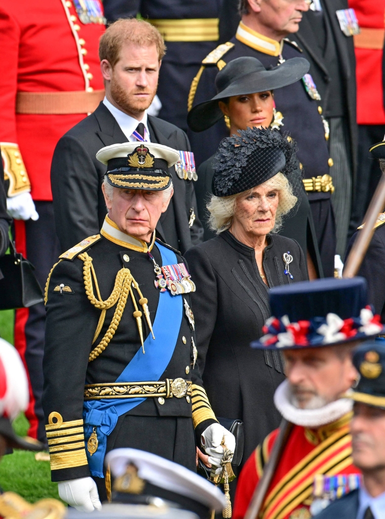 Catherine, Princess of Wales, Princess Charlotte of Wales, Prince George of Wales  stand near Wellington Arch