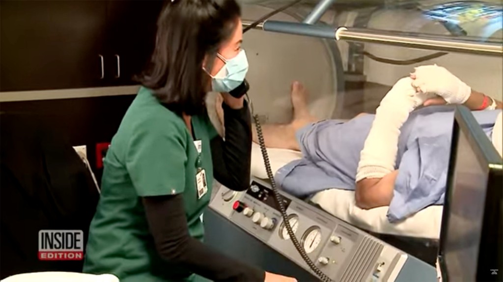 Jay Leno in hyperbaric chamber