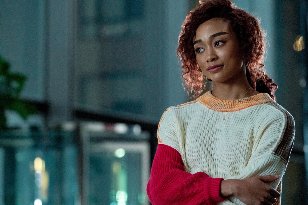 Tati Gabrielle as Hannah Kim in "Kaleidoscope" standing on a street. 