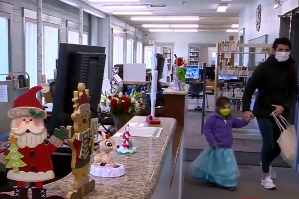 Footage from inside the library shows other Christmas-themed decorations– but no tree.