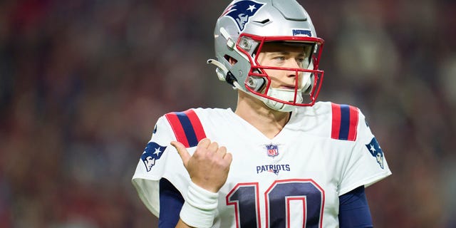 Mac Jones #10 of the New England Patriots looks towards the sideline against the Arizona Cardinals during the first half at State Farm Stadium on December 12, 2022 in Glendale, Arizona.