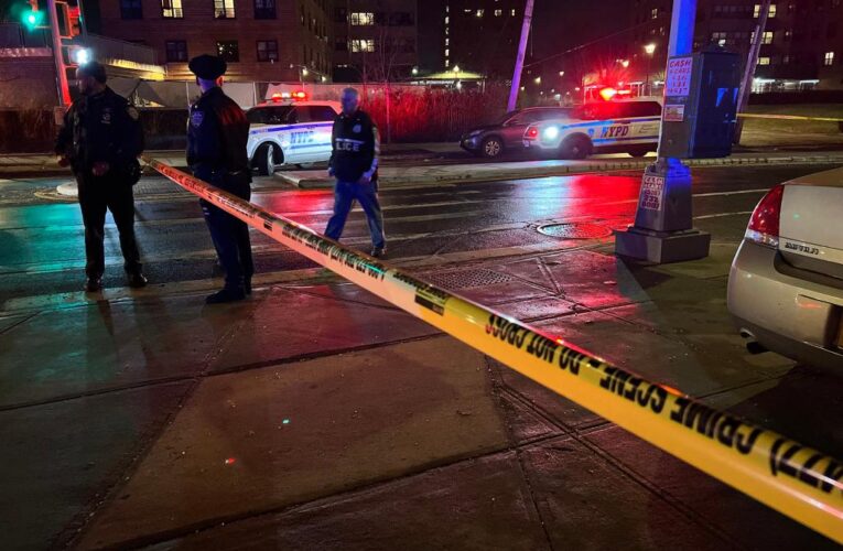 Cops shoot man after he pulls gun on cops in Queens