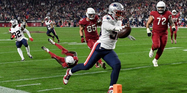 Raekwon McMillan #50 of the New England Patriots recovers a fumble to score a 23 yard touchdown against the Arizona Cardinals during the third quarter of the game at State Farm Stadium on December 12, 2022 in Glendale, Arizona.