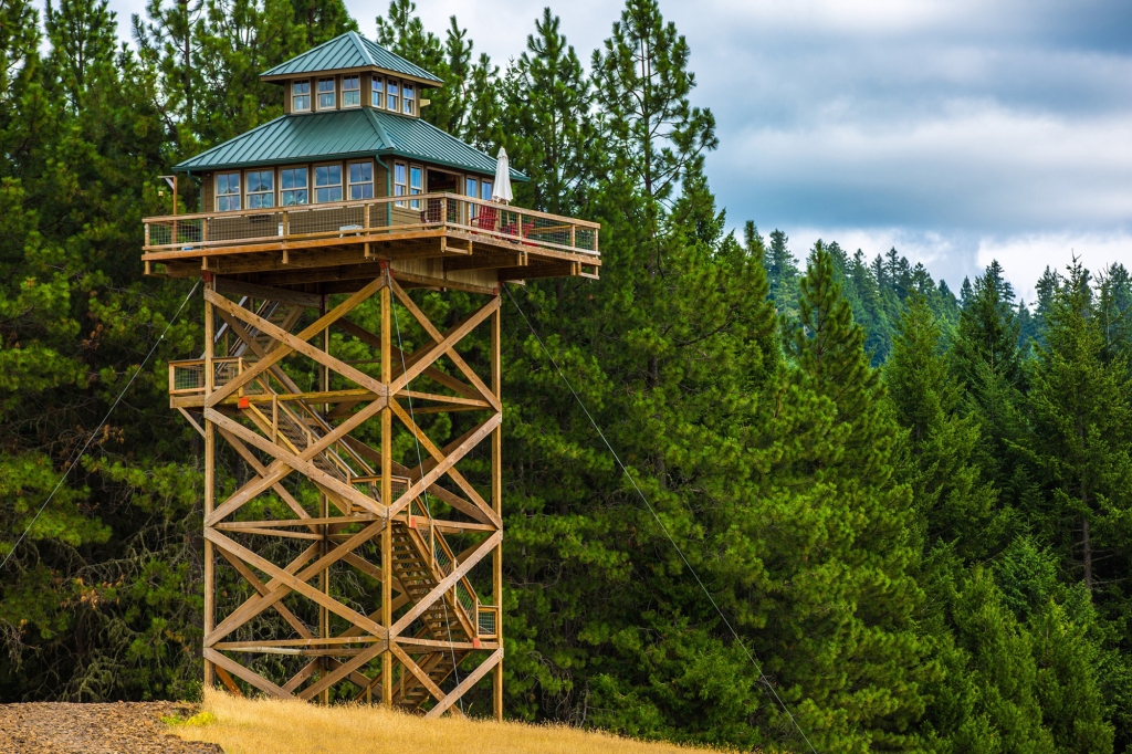 The trend is epitomized by rustic retreats like Oregon’s Summit Prairie (above), which operate almost entirely tech-free. 