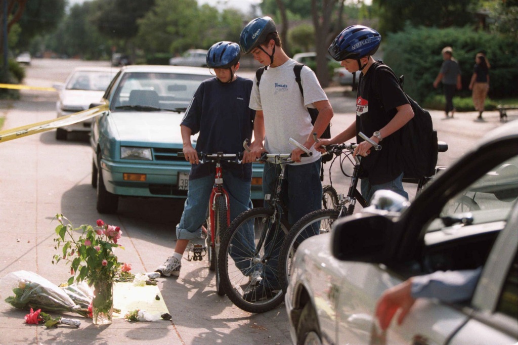 Local students (left to right) Jonny Ceron, 14, Alan Justice, 15, Preston Burnes, 14, view the memorial left in front of the Pokhilko residence on Ferne Avenue in Palo  Alto on September 23, 1998.