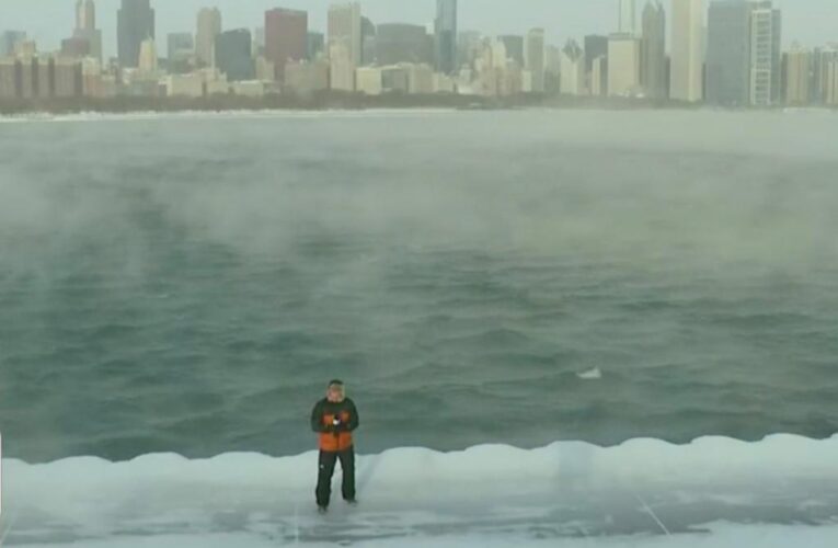 Arctic sea smoke from Lake Michigan blankets Chicago: video