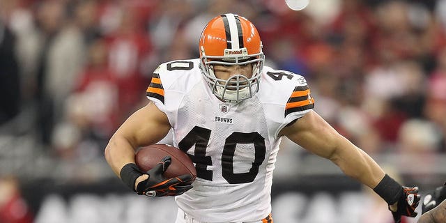 Running back Peyton Hillis, #40 of the Cleveland Browns, rushes the football against the Arizona Cardinals during the first quarter of the NFL game at the University of Phoenix Stadium on December 18, 2011, in Glendale, Arizona.