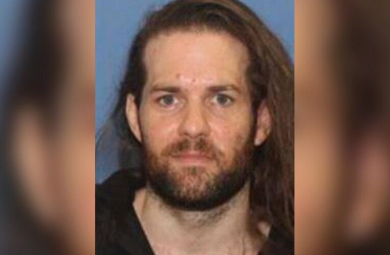 Oregon torture suspect Benjamin Foster using dating apps to lure new victims, police warn