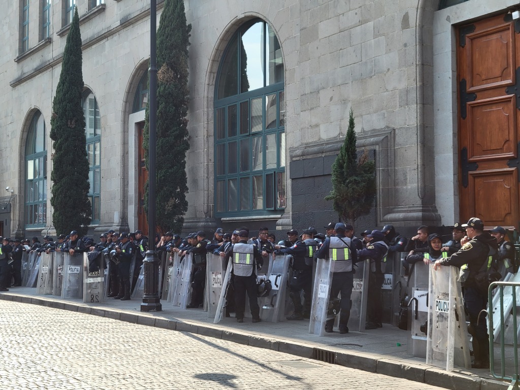 Hundreds of police amassed near the National Palace ahead of Biden's visit. 