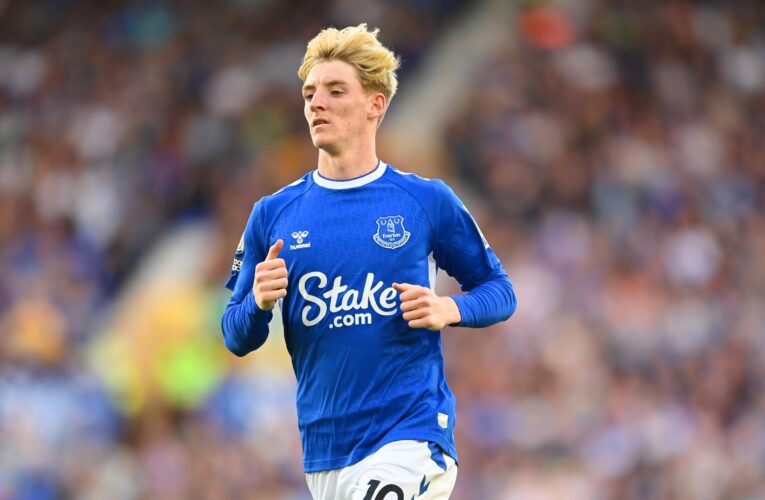 Everton compromise could see Chelsea and Newcastle battle for £40m Anthony Gordon – Paper Round