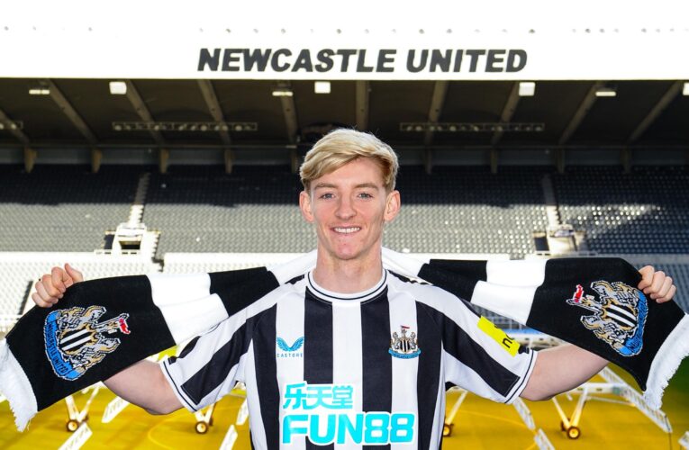 Anthony Gordon completes transfer from Everton to Newcastle United