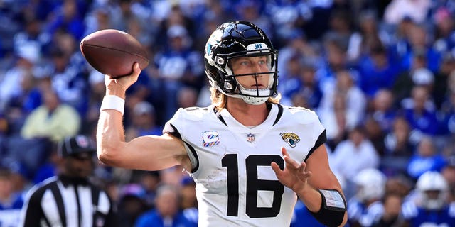 Trevor Lawrence #16 of the Jacksonville Jaguars throws a touchdown pa against the Indianapolis Colts during the fourth quarter at Lucas Oil Stadium on October 16, 2022 in Indianapolis, Indiana.