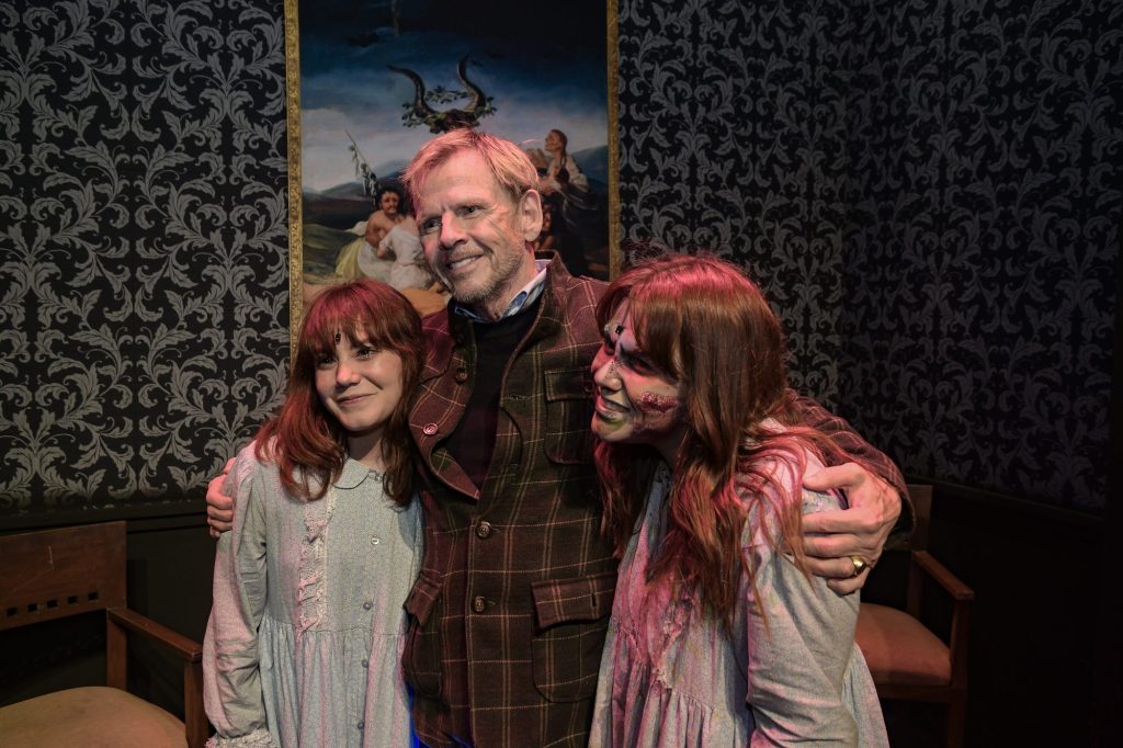 Patty Larrañaga, Mark Patton and Paola Meixueiro pose for a photo during the 100th night of "El Exorcista" at Teatro Rafael Solana.