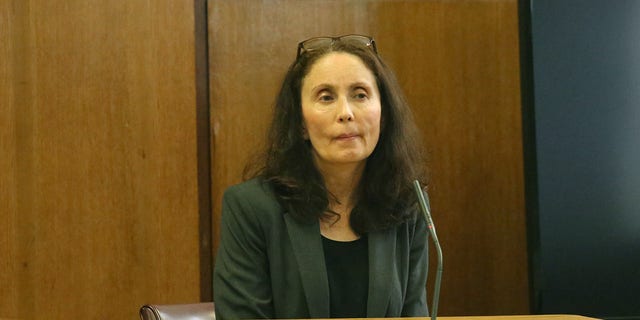 Gigi Jordan appears on the witness stand during cross-examination by the prosecutor during her trial in Manhattan Supreme Court on Oct. 15, 2014.