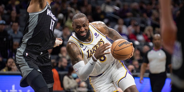 Los Angeles Lakers forward LeBron James drives against Kings forward Keegan Murray in Sacramento, Saturday, Jan. 7, 2023.