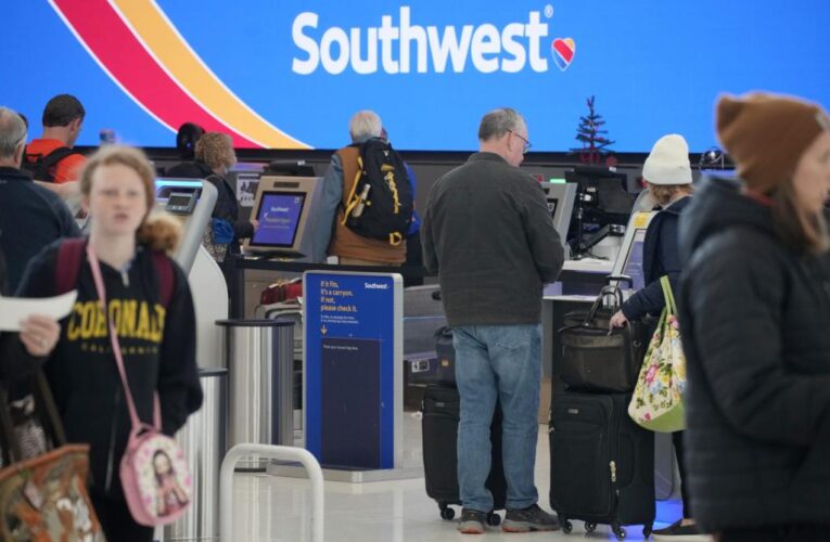 Denver International airport cancels or delays hundreds of flights