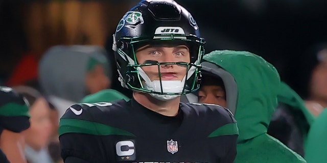 New York Jets quarterback Zach Wilson on the sideline during the Jacksonville Jaguars game on Dec. 22, 2022 at MetLife Stadium. 