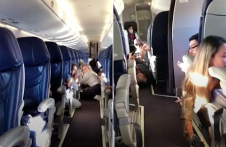 Aeromexico passenger flight caught in gunfire: video