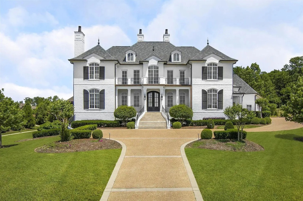 Todd and Julie Chrisley purchased this six-bedroom, 10-bathroom home back in 2019 for $3,37 million.