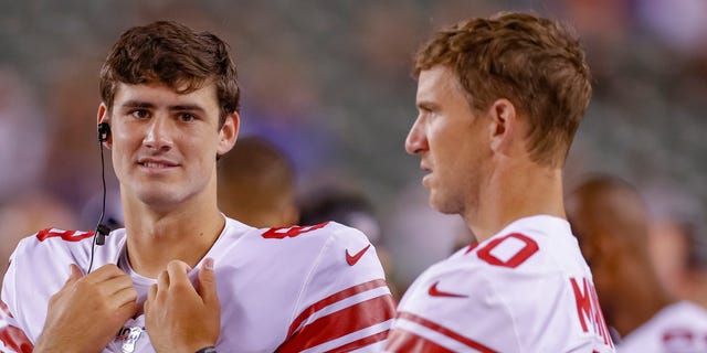 Daniel Jones, #8, and Eli Manning, #10, of the New York Giants are seen during the preseason game against the Cincinnati Bengals at Paul Brown Stadium on August 22, 2019, in Cincinnati, Ohio.