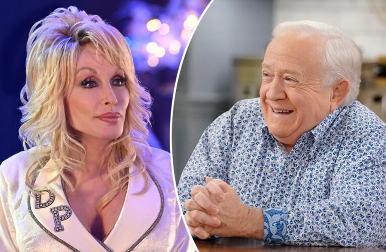 Dolly Parton joins ‘Call me Kat’ to pay tribute to Leslie Jordan